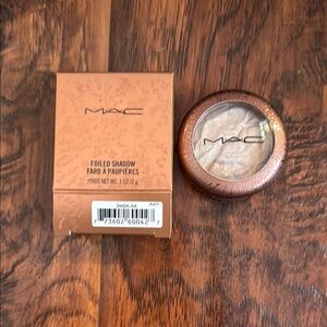 MAC Foiled Shadow in White Haute. New in box
